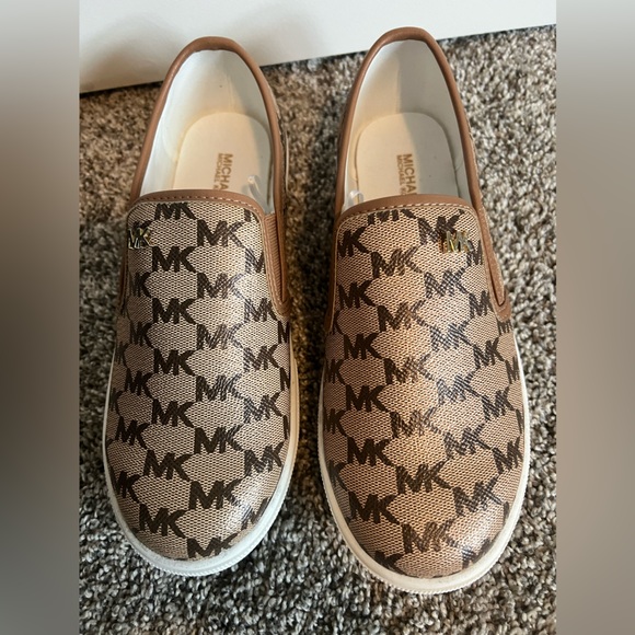 New Womens Michael Kors Slip-on Monogram Brown Shoe size 5 - Picture 4 of 9
